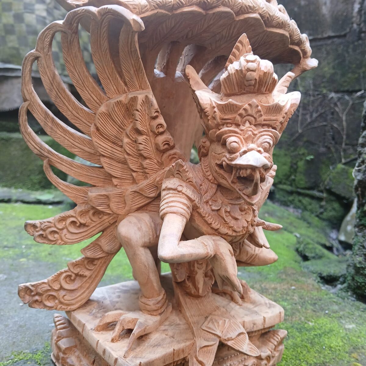 Hand‑Carved Balinese Wooden Garuda Statue – Vishnu’s Mythical Eagle, Traditional Home Décor