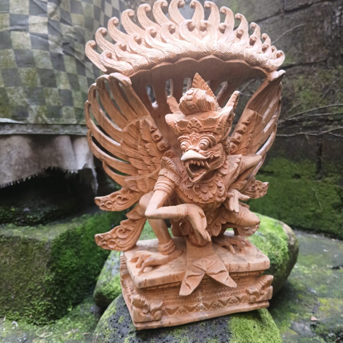 Hand‑Carved Balinese Wooden Garuda Statue – Vishnu’s Mythical Eagle, Traditional Home Décor