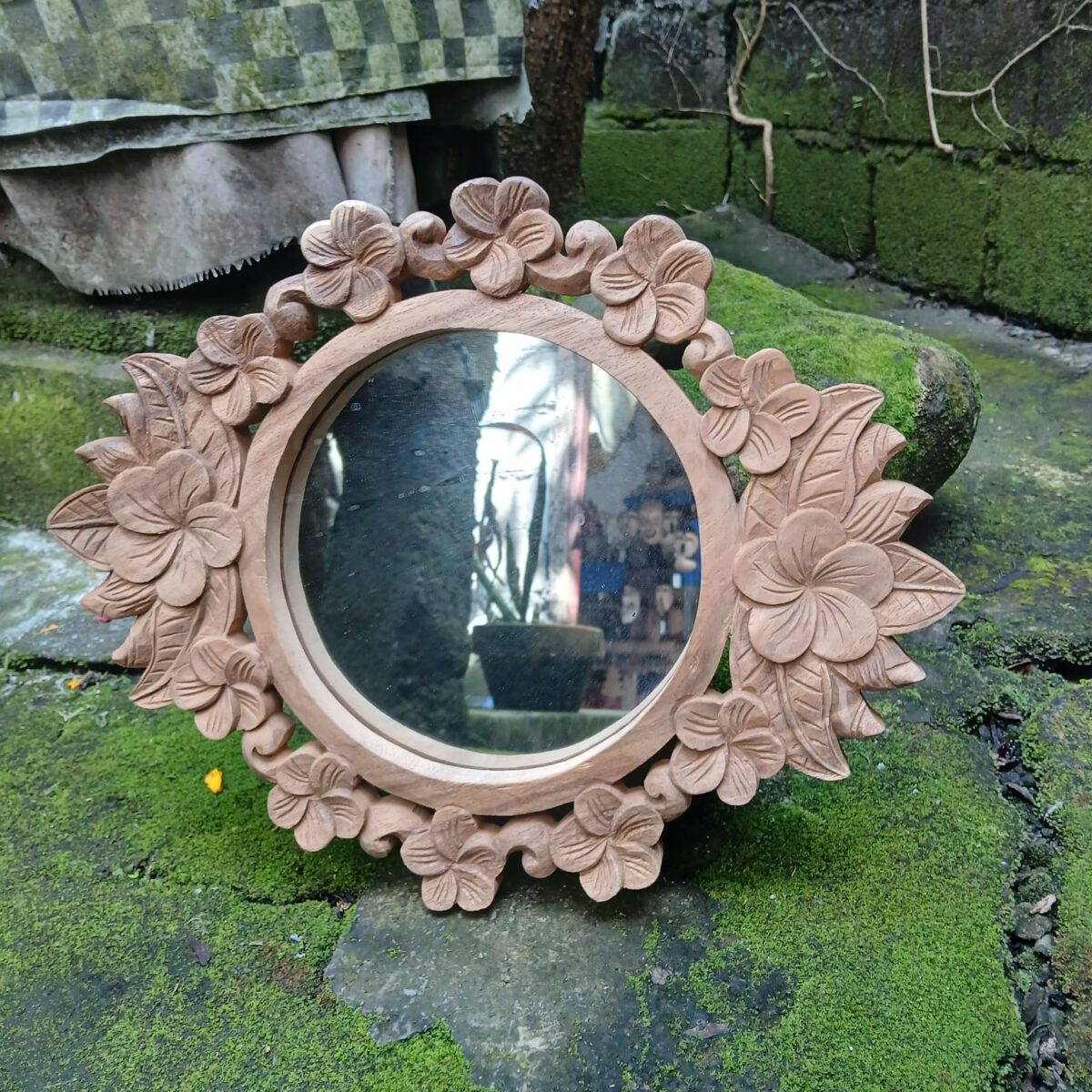 Hand-Carved Wood Wall Mirror – Decorative Carving with Mirror